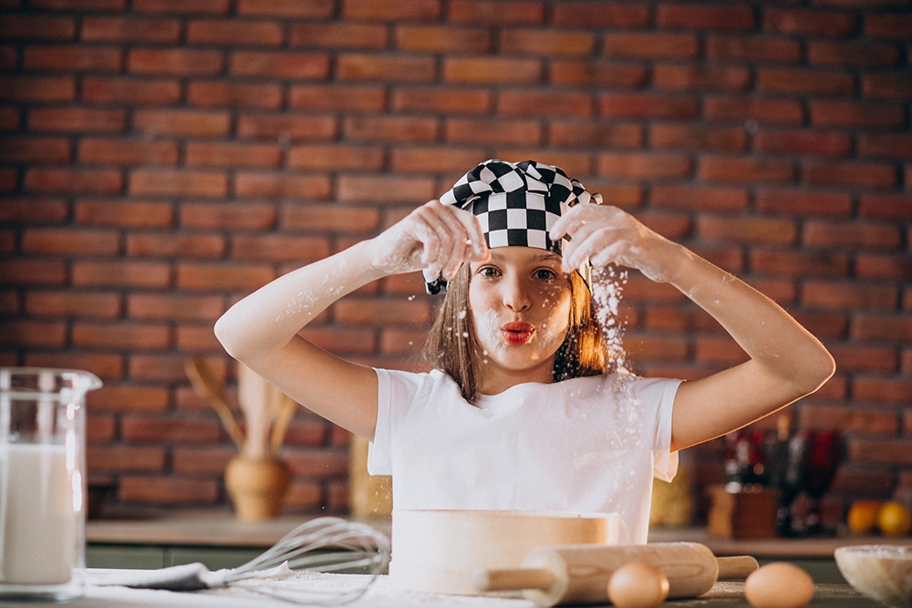 Niña cocinando